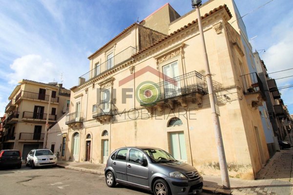 casa indipendente in vendita a Ragusa in zona Ragusa Centro