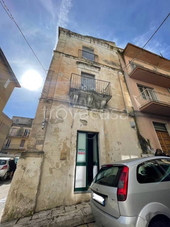 casa indipendente in vendita a Ragusa in zona Ragusa Centro