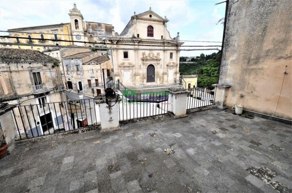 casa indipendente in vendita a Ragusa in zona Ibla