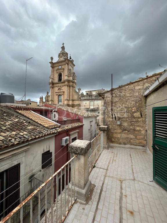 casa indipendente in vendita a Ragusa in zona Ragusa Centro