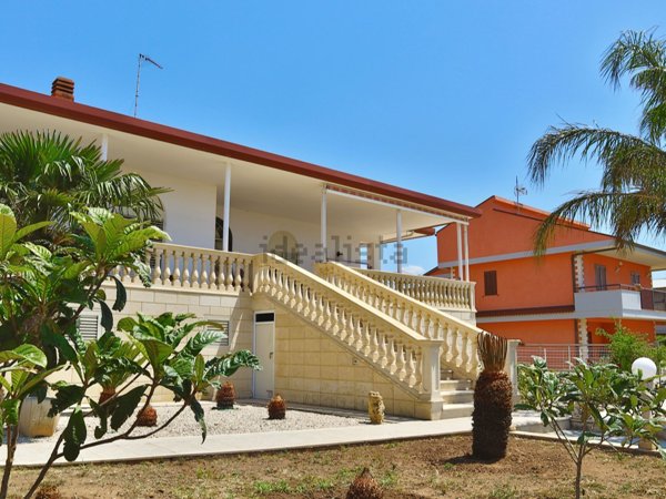 casa indipendente in vendita a Ragusa in zona Marina