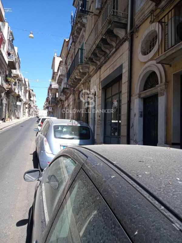 locale commerciale in vendita a Ragusa