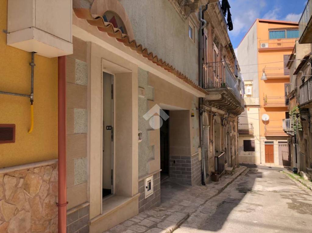 casa indipendente in vendita a Ragusa in zona Ragusa Centro