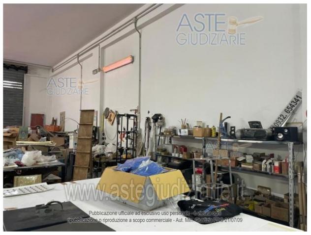 locale commerciale in vendita a Ragusa