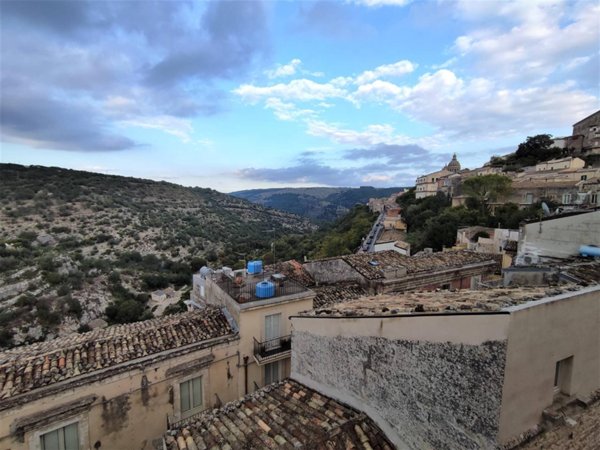 casa indipendente in vendita a Ragusa in zona Ibla