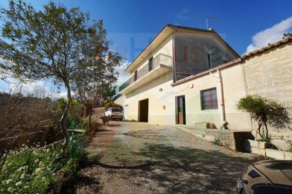 casa indipendente in vendita a Ragusa in zona San Giacomo / Bellocozzo