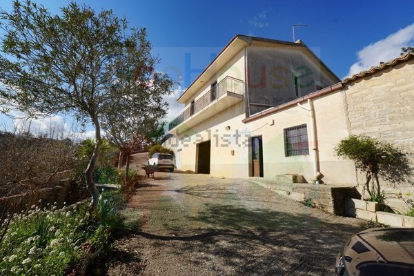 casa indipendente in vendita a Ragusa in zona San Giacomo / Bellocozzo