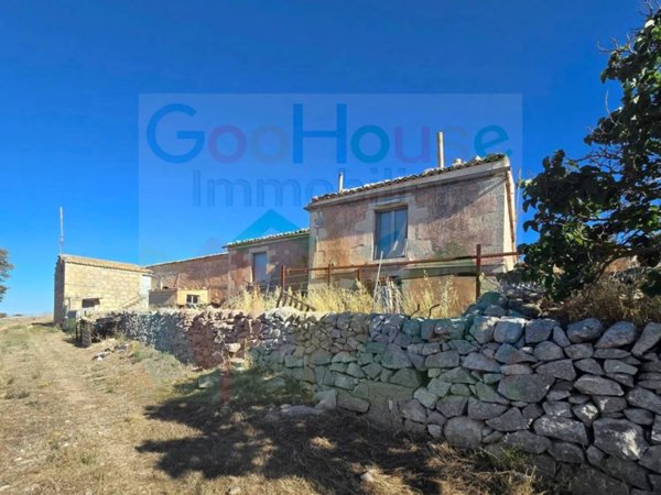 casa indipendente in vendita a Ragusa