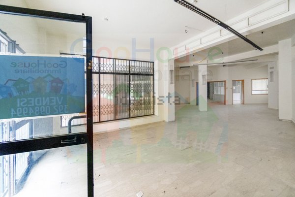 locale commerciale in vendita a Ragusa