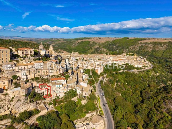 casa indipendente in vendita a Ragusa in zona Ibla