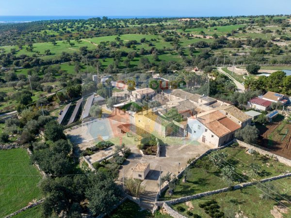 casa indipendente in vendita a Ragusa in zona Marina
