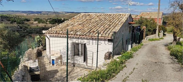 casa indipendente in vendita a Ragusa in zona San Giacomo / Bellocozzo