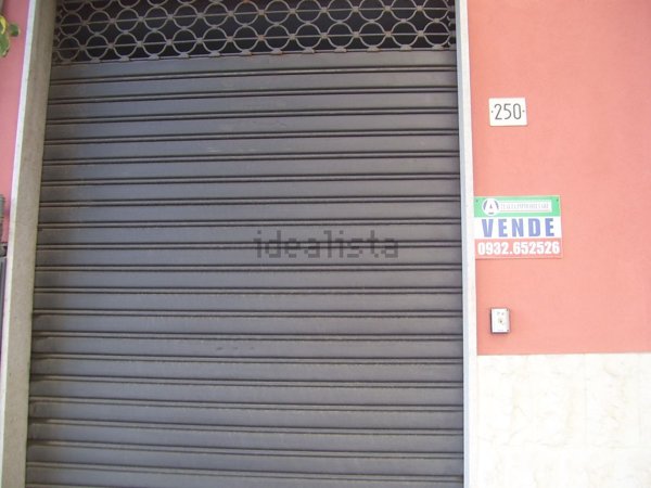 locale commerciale in vendita a Ragusa
