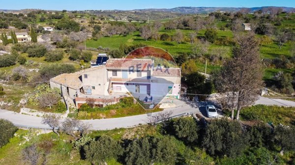 casa indipendente in vendita a Ragusa in zona San Giacomo / Bellocozzo