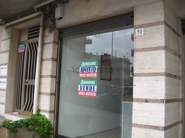 locale commerciale in vendita a Ragusa