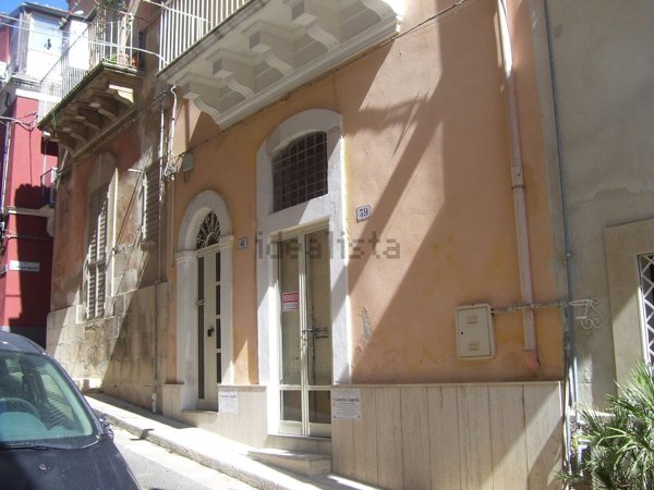 casa indipendente in vendita a Ragusa