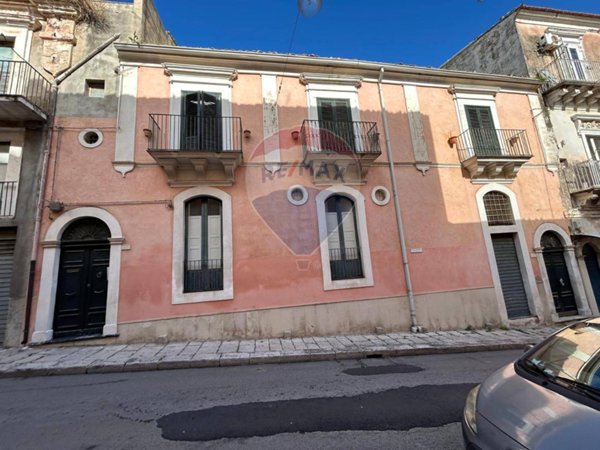 casa indipendente in vendita a Ragusa in zona Ragusa Centro
