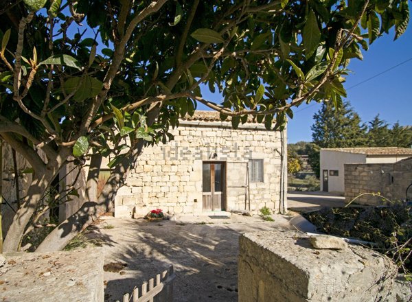 casa indipendente in vendita a Ragusa in zona San Giacomo / Bellocozzo
