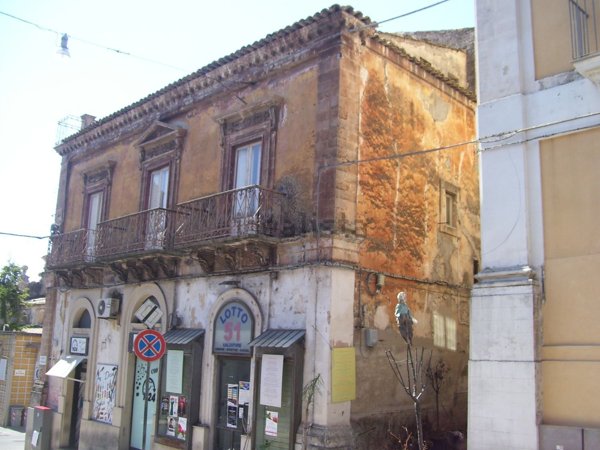 casa indipendente in vendita a Ragusa in zona Ragusa Centro