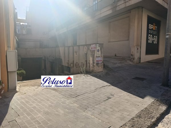 locale commerciale in vendita a Ragusa in zona Ragusa Centro