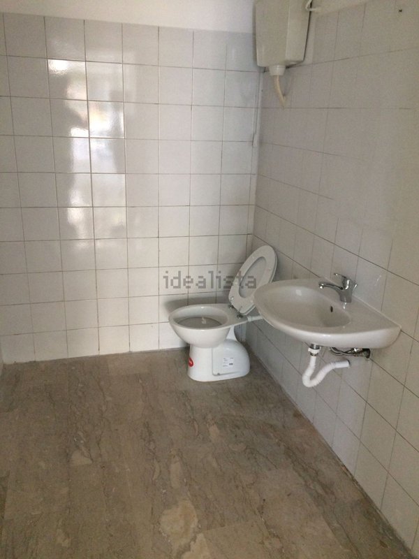 locale commerciale in vendita a Ragusa