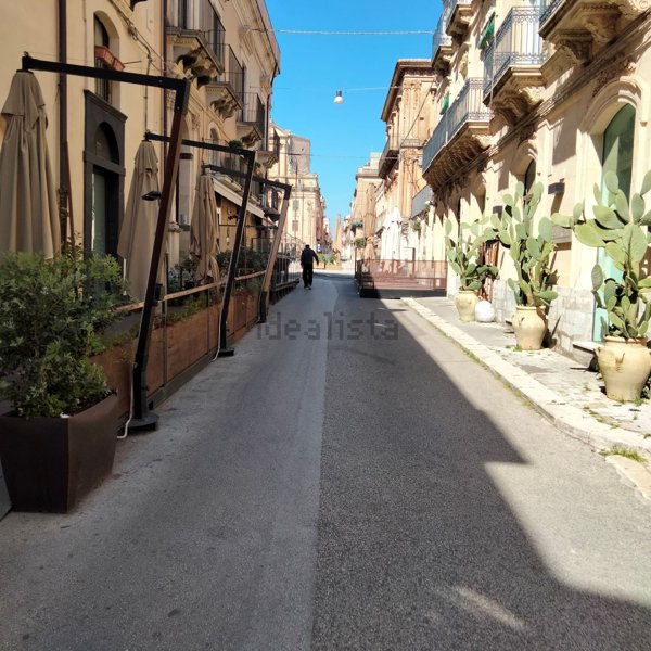 locale commerciale in vendita a Ragusa