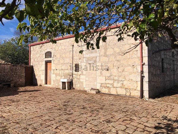 casa indipendente in vendita a Ragusa