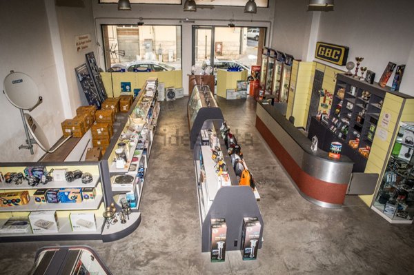 locale commerciale in vendita a Ragusa