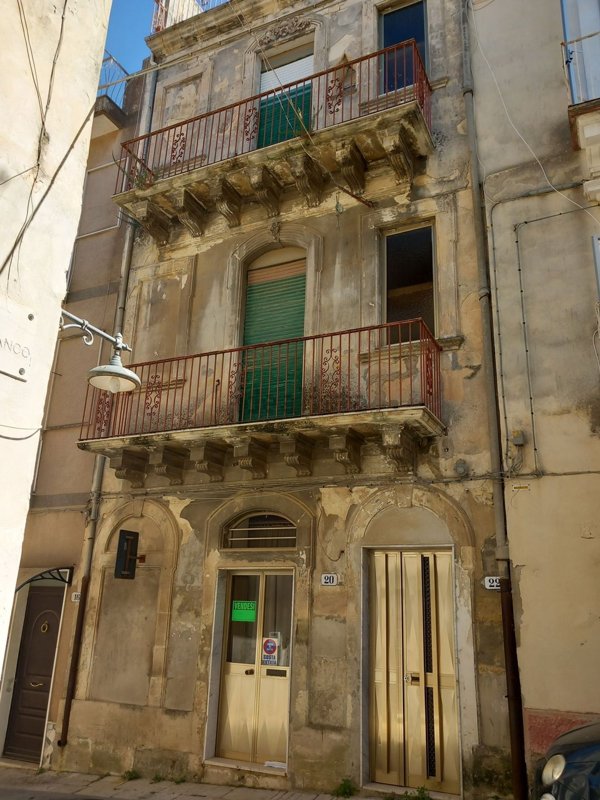 pentavano in vendita a Ragusa