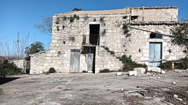 esavano in vendita a Ragusa