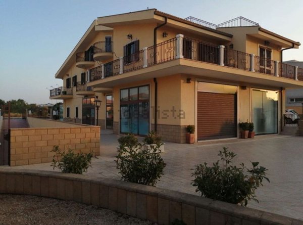 locale commerciale in vendita a Ragusa