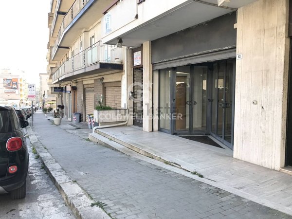 locale commerciale in vendita a Ragusa