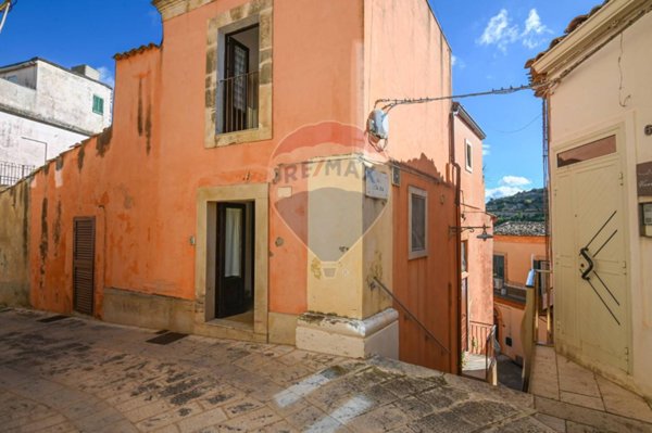 casa indipendente in vendita a Ragusa in zona Ibla