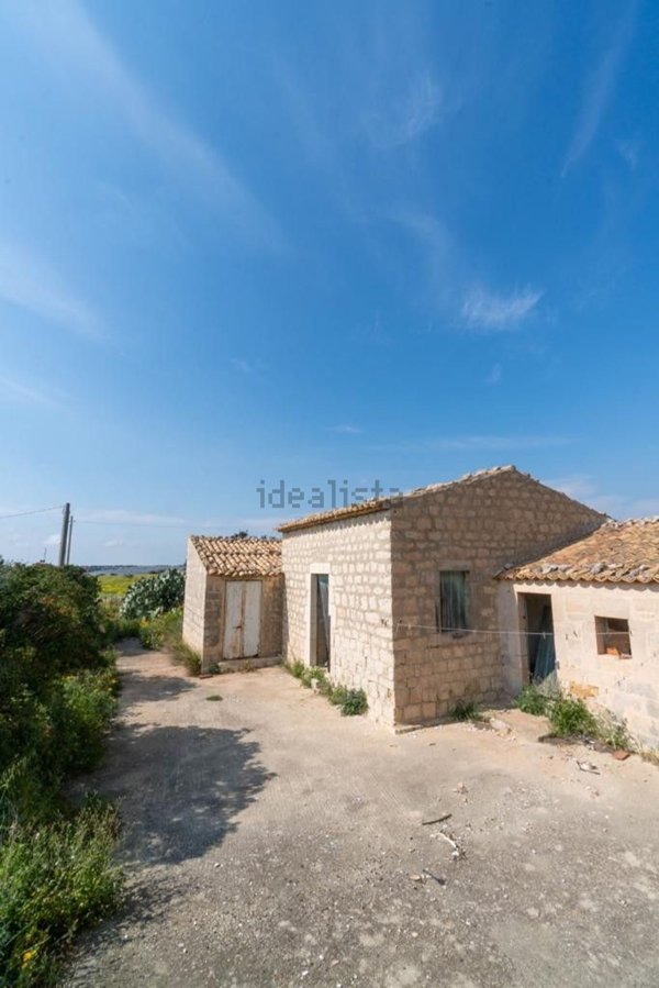 esavano in vendita a Ragusa in zona Marina