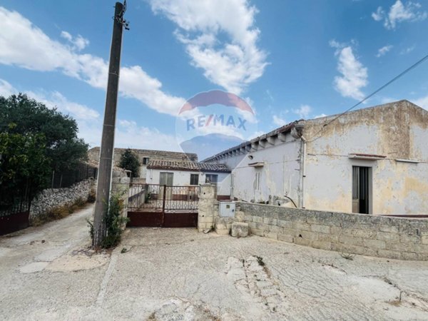casa indipendente in vendita a Ragusa in zona San Giacomo / Bellocozzo