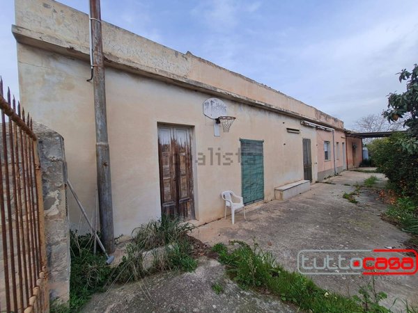 casa indipendente in vendita a Ragusa in zona Marina
