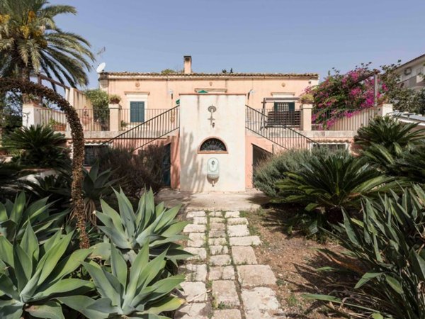 casa indipendente in vendita a Ragusa in zona Marina