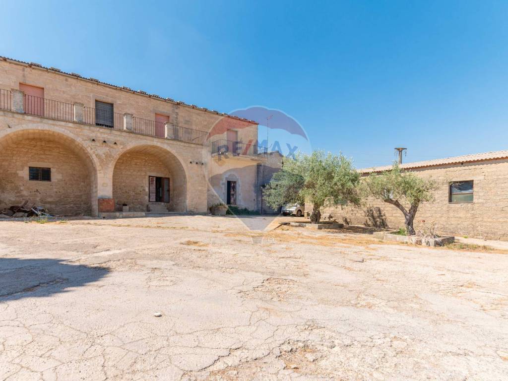 casa indipendente in vendita a Ragusa in zona San Giacomo / Bellocozzo