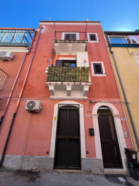 casa indipendente in vendita a Ragusa in zona Ragusa Centro