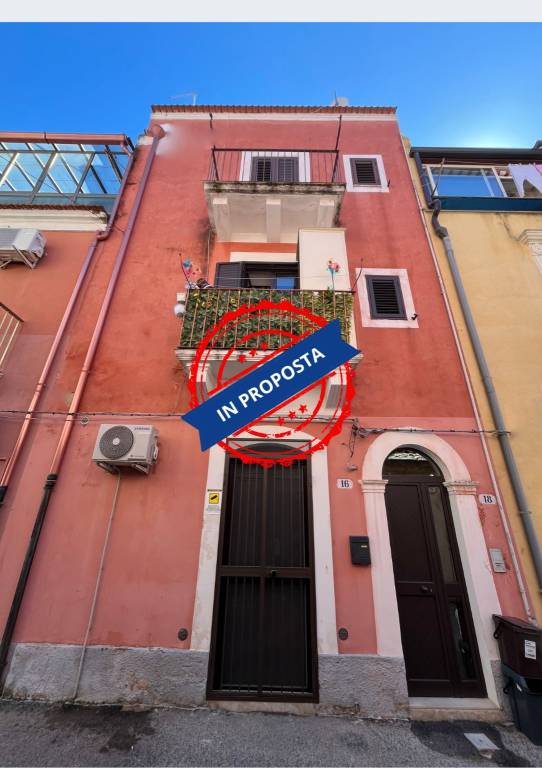 casa indipendente in vendita a Ragusa in zona Ragusa Centro