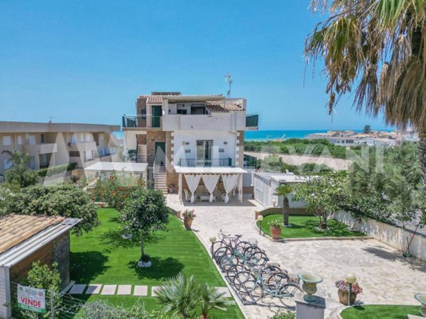 casa indipendente in vendita a Ragusa in zona Marina