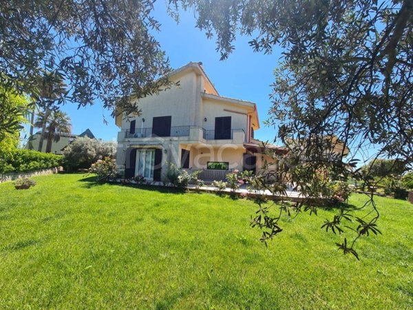 casa indipendente in vendita a Ragusa