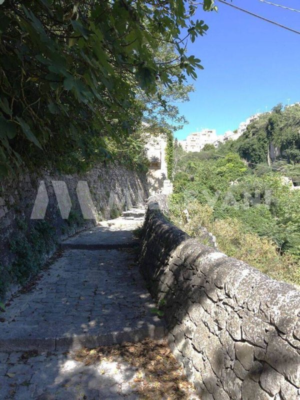 casa indipendente in vendita a Ragusa in zona Ibla