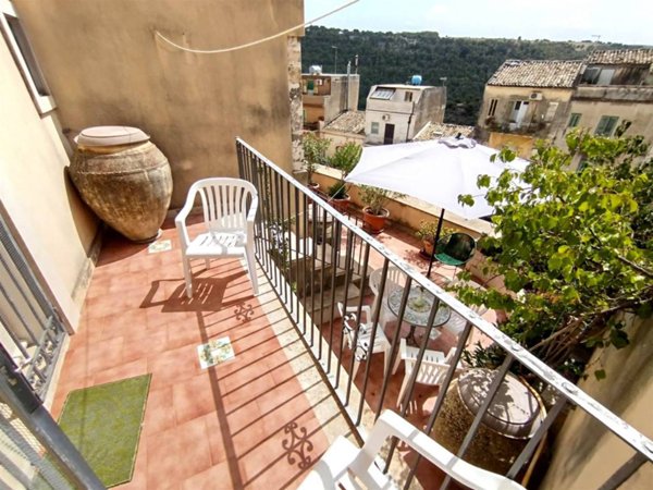 casa indipendente in vendita a Ragusa in zona Ibla