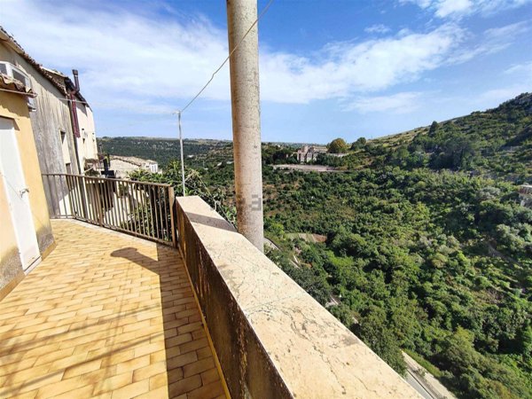 casa indipendente in vendita a Ragusa in zona Ibla