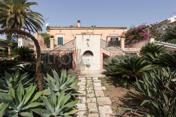 casa indipendente in vendita a Ragusa in zona Marina