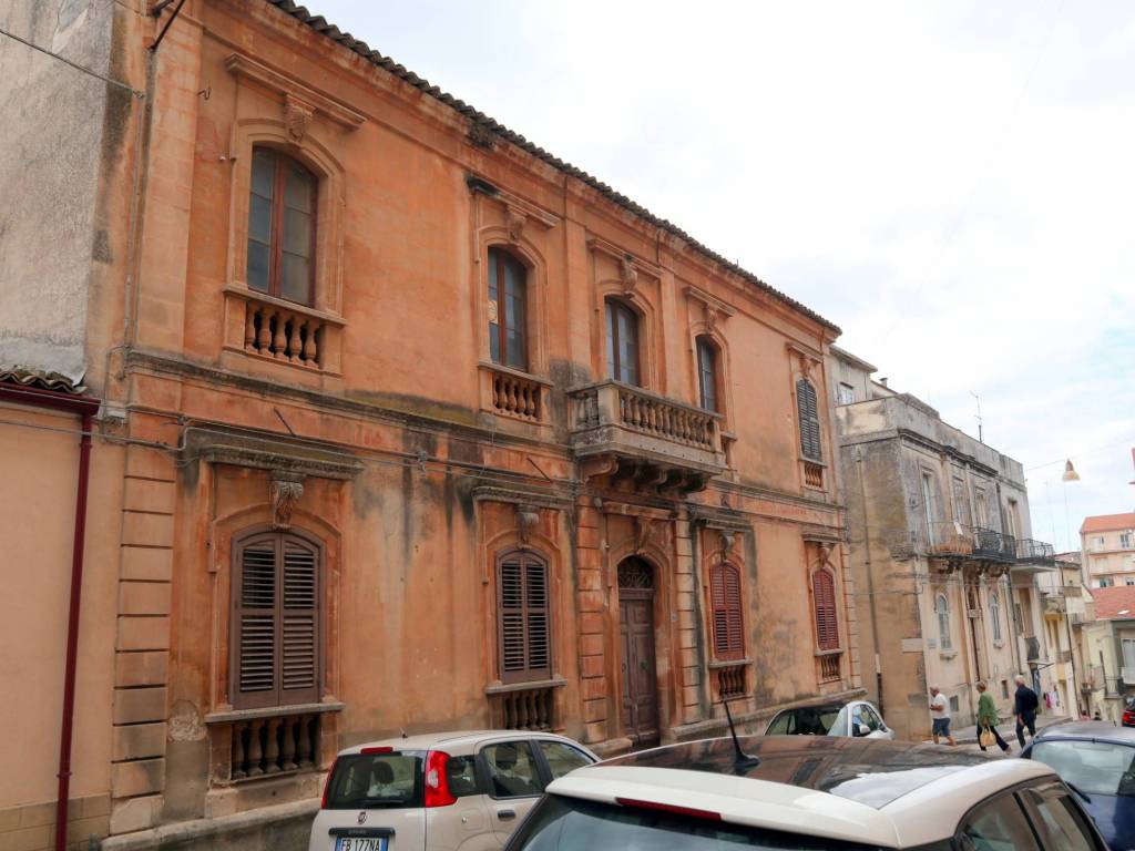 casa indipendente in vendita a Ragusa in zona Ibla