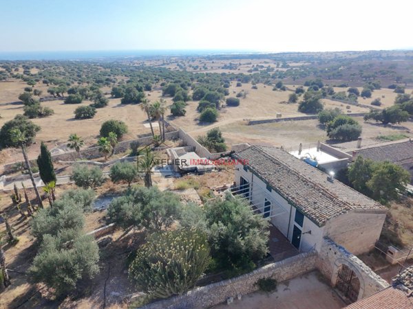 casa indipendente in vendita a Ragusa in zona Marina