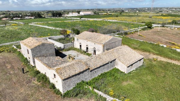 casa indipendente in vendita a Ragusa in zona Ragusa Centro