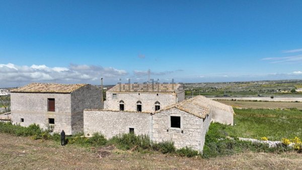 casa indipendente in vendita a Ragusa in zona Ragusa Centro